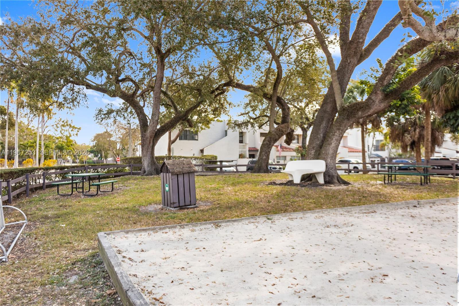 SNAPPER CREEK TOWNHOUSES - Residential