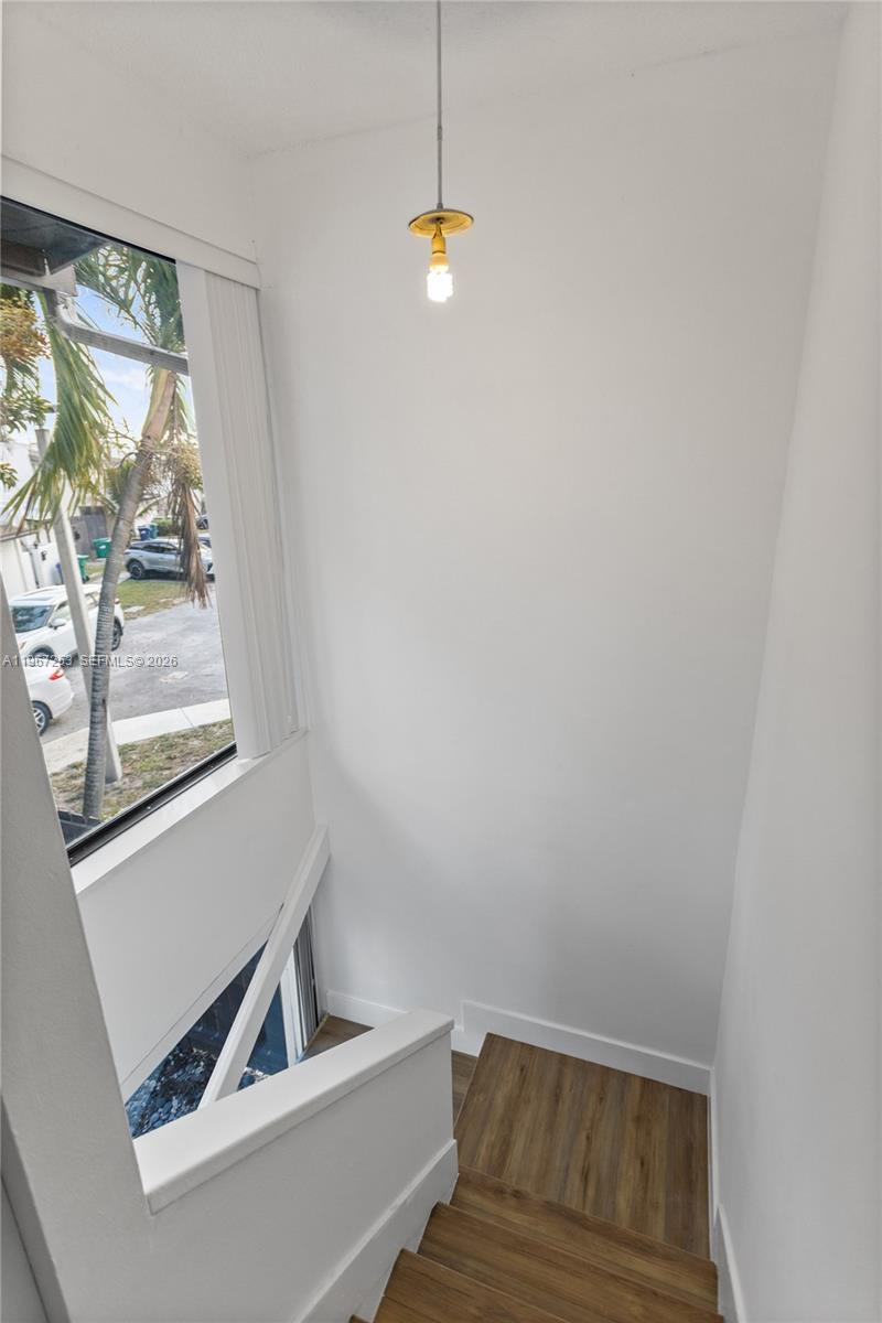 SNAPPER CREEK TOWNHOUSES - Residential