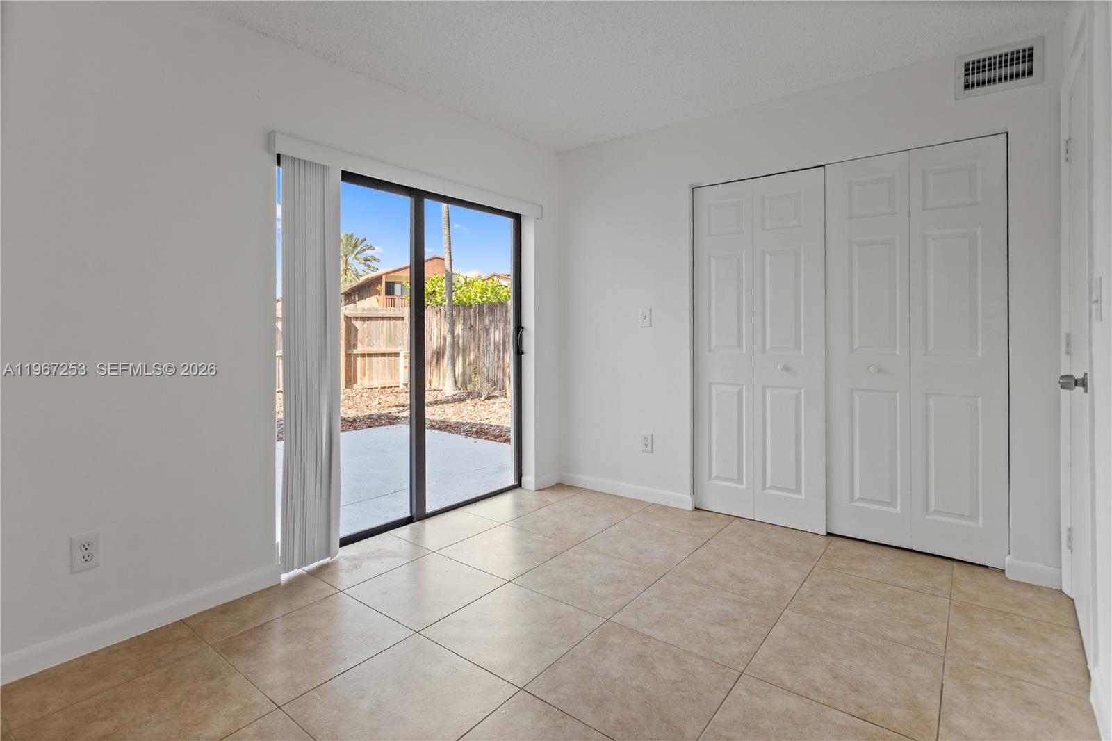 SNAPPER CREEK TOWNHOUSES - Residential