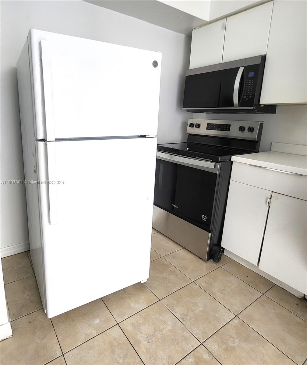 7711 DICKENS AVE CONDO - Residential Lease