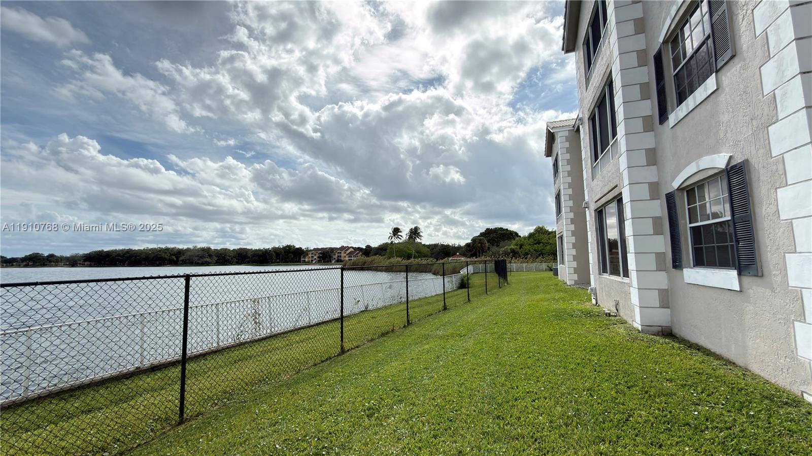 LAKEVIEW CLUB CONDO - Residential Lease