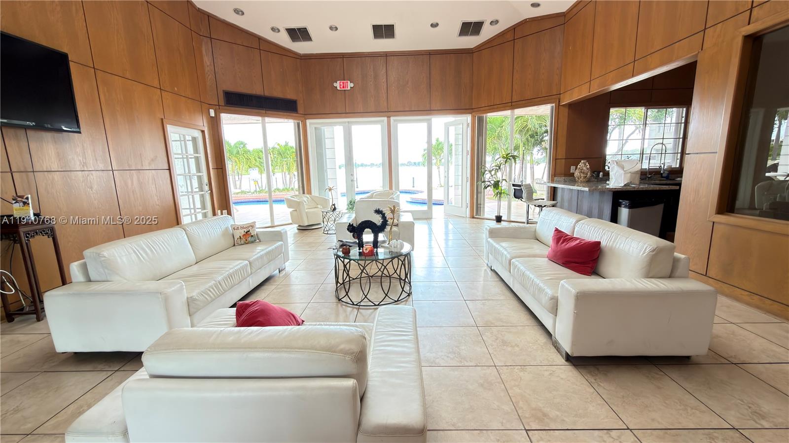 LAKEVIEW CLUB CONDO - Residential Lease