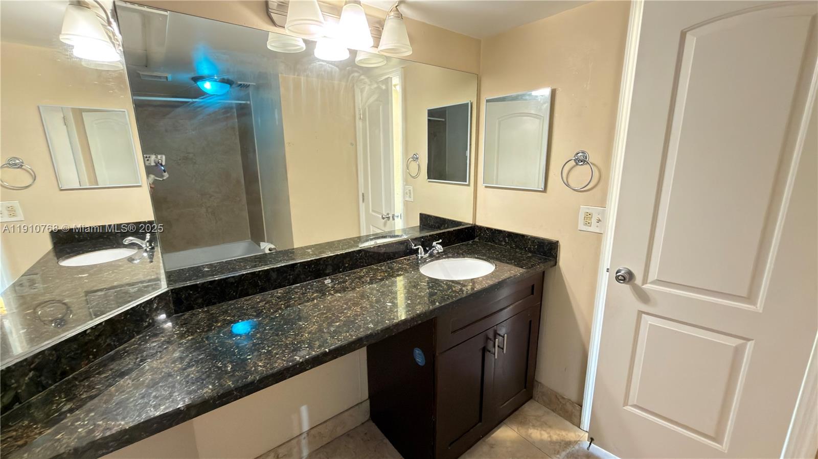 LAKEVIEW CLUB CONDO - Residential Lease