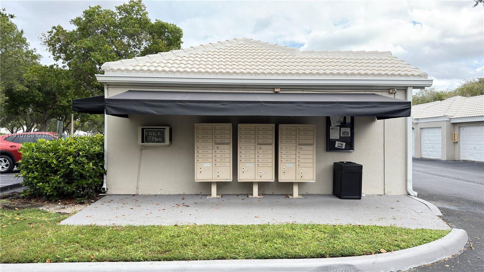 LAKEVIEW CLUB CONDO - Residential Lease