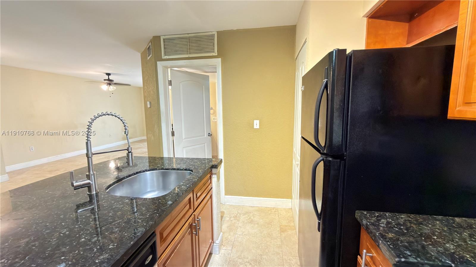 LAKEVIEW CLUB CONDO - Residential Lease