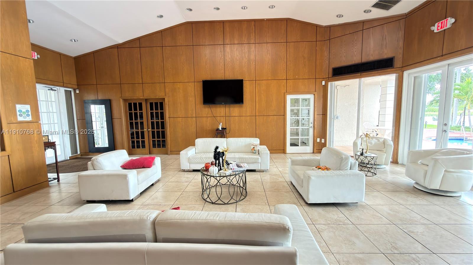 LAKEVIEW CLUB CONDO - Residential Lease