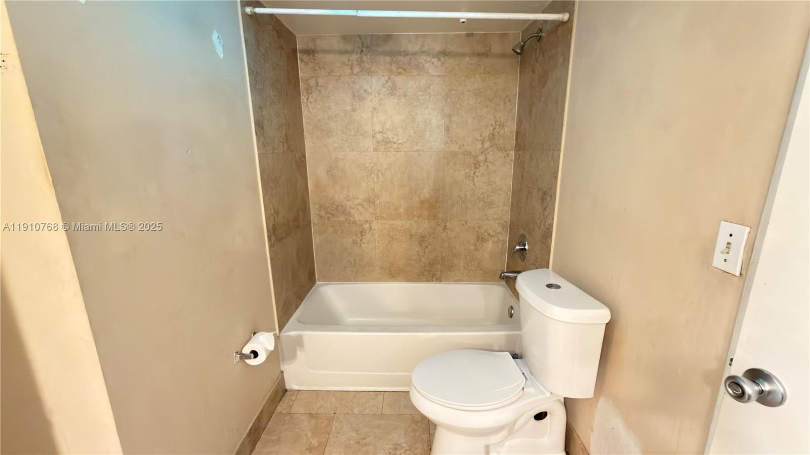 LAKEVIEW CLUB CONDO - Residential Lease