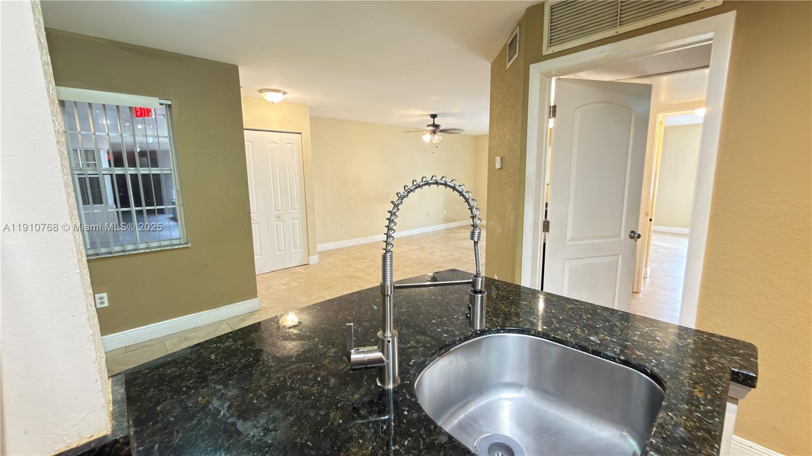 LAKEVIEW CLUB CONDO - Residential Lease