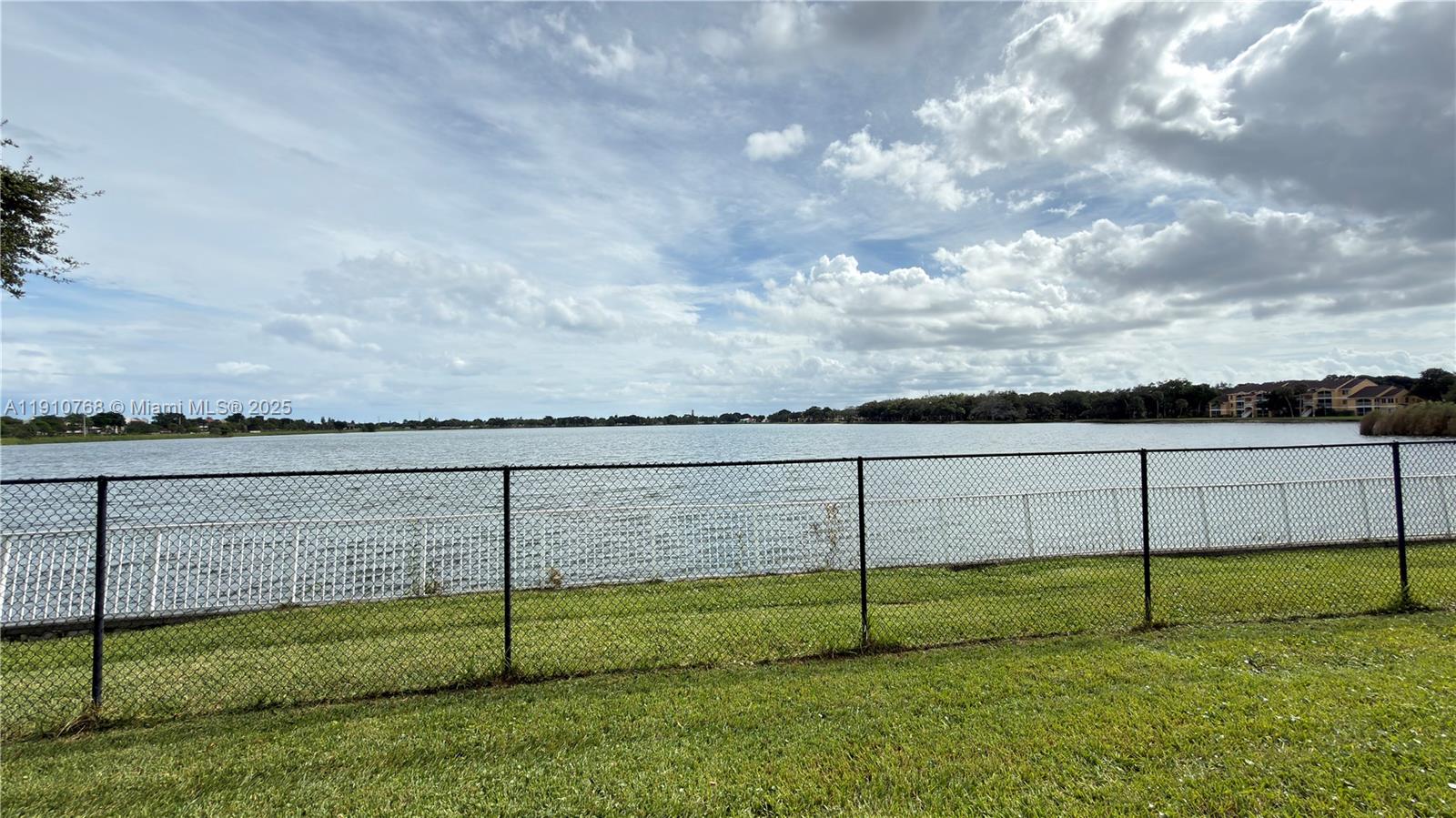 LAKEVIEW CLUB CONDO - Residential Lease