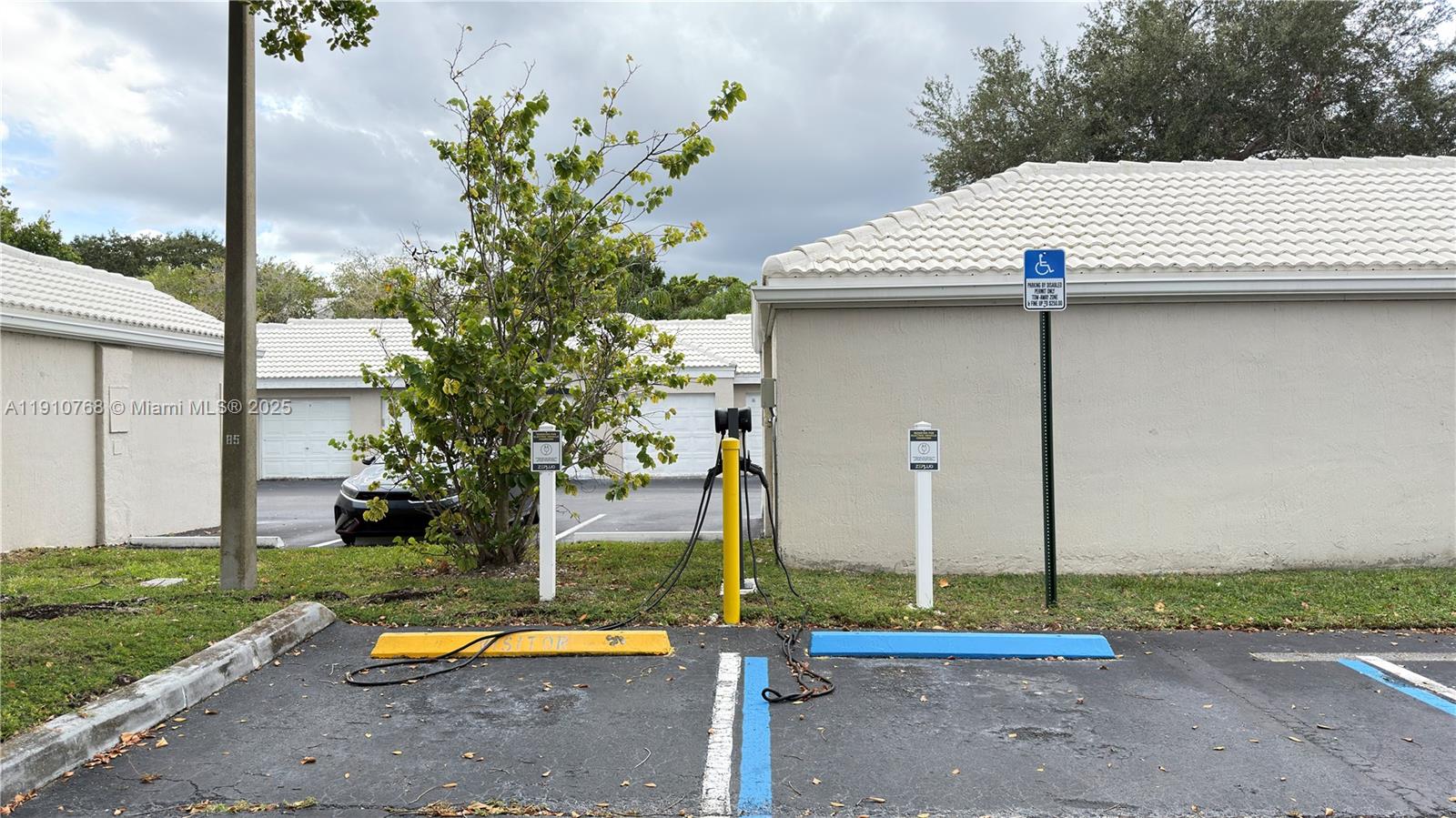 LAKEVIEW CLUB CONDO - Residential Lease