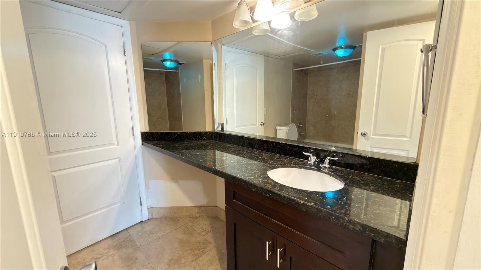 LAKEVIEW CLUB CONDO - Residential Lease