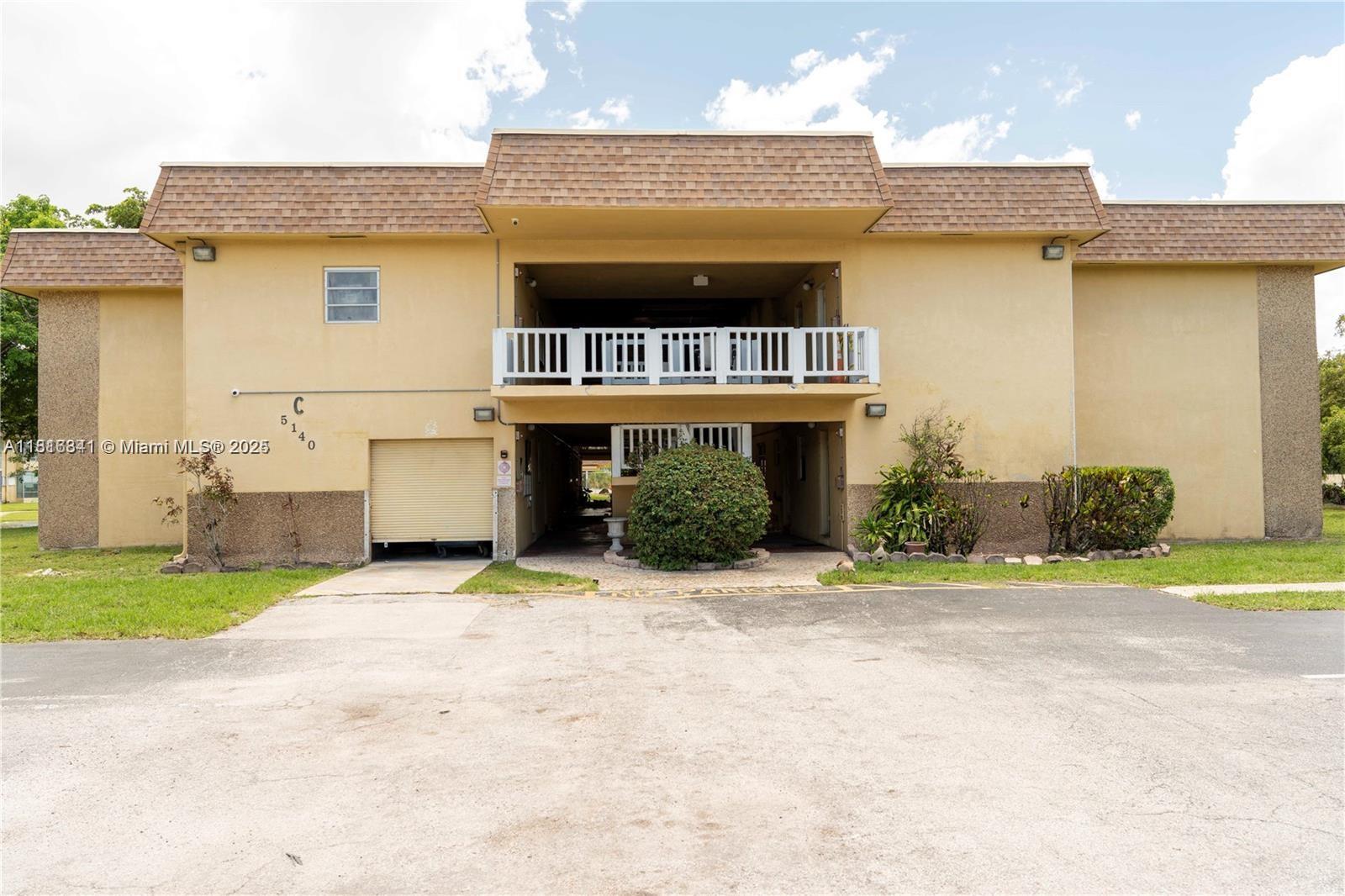 5140 Sw 40th Ave 23C, Dania Beach, Miami-Dade County, Florida - 2 Bedrooms  
2 Bathrooms - 