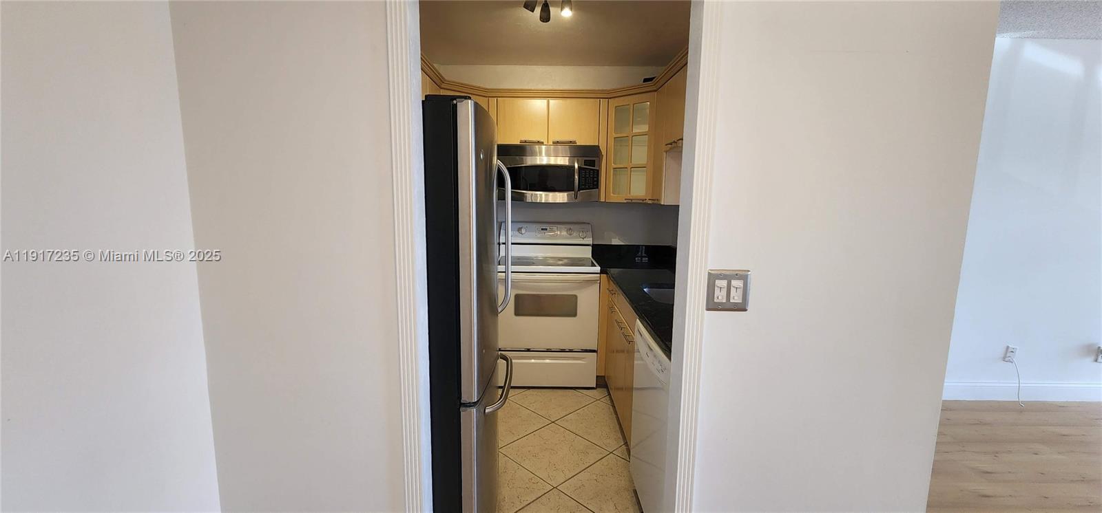 WINDING LAKE 2 AT WELLEBY - Residential