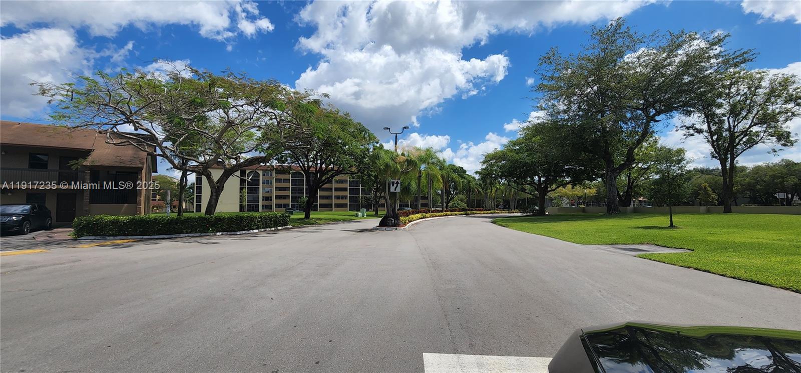 WINDING LAKE 2 AT WELLEBY - Residential