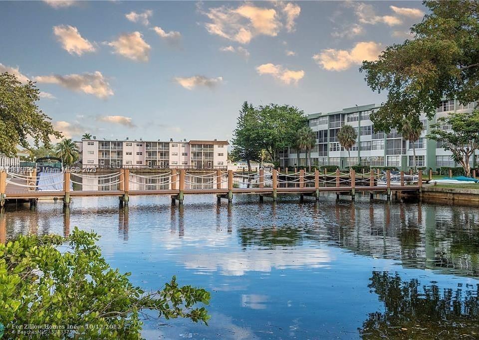 LARGE 1 BEDROOM 1 BATH CONDO IN EAST HOLLYWOOD. CONVIENENT LOCATION CLOSE TO I-95. 10 MINUTES TO FORT LAUDERDALE, 20 MINUTES TO MIAMI. CONDO OVER LOOKS POOL AND MARINA. GREAT COMPLEX, HEATED POOL, GYM, STUDY, BILLIARDS ROOM, BBQ AREA, TENNIS COURTS, LIBRARY, LAUNDRY ROOM ON EACH FLOOR, CLUBHOUSE, SECURED BUILDING AND MORE... BASIC CABLE, PEST CONTROL, WATER AND GARBAGE PICK UP ARE INCLUDED IN THE RENT !!