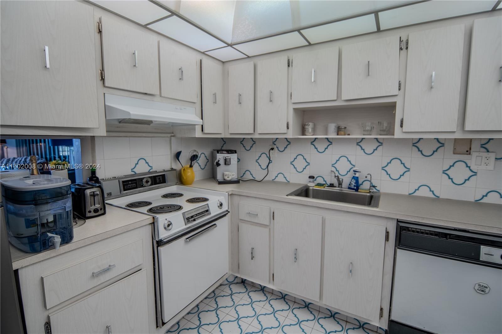 OLYMPUS CONDO PHASE - Residential