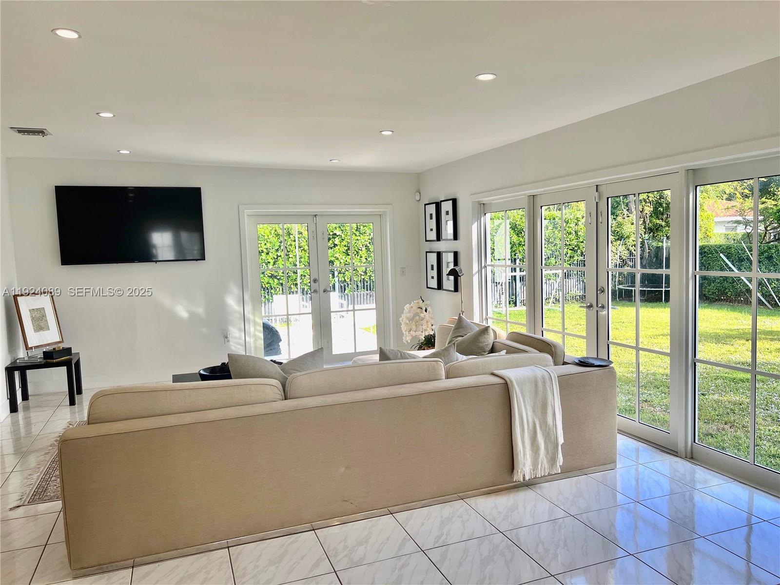 CORAL GABLE COUNTRY CLUB - Residential