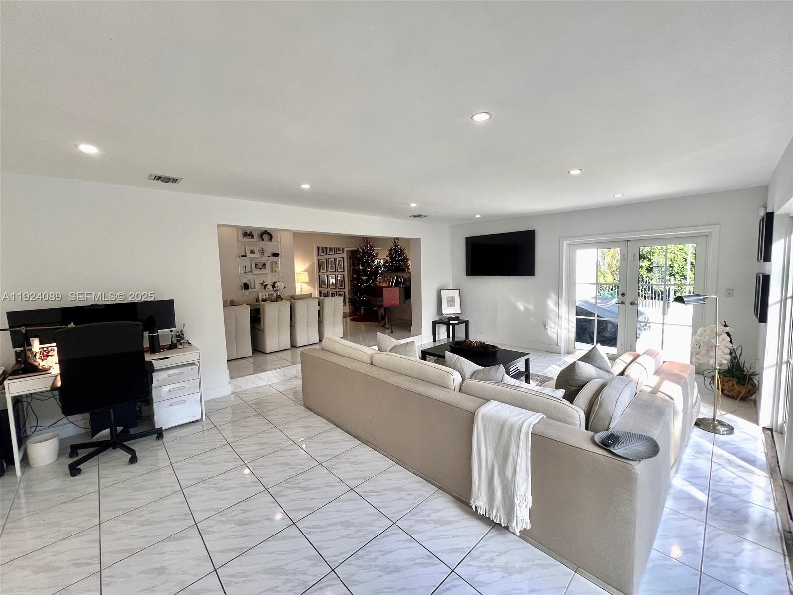 CORAL GABLE COUNTRY CLUB - Residential