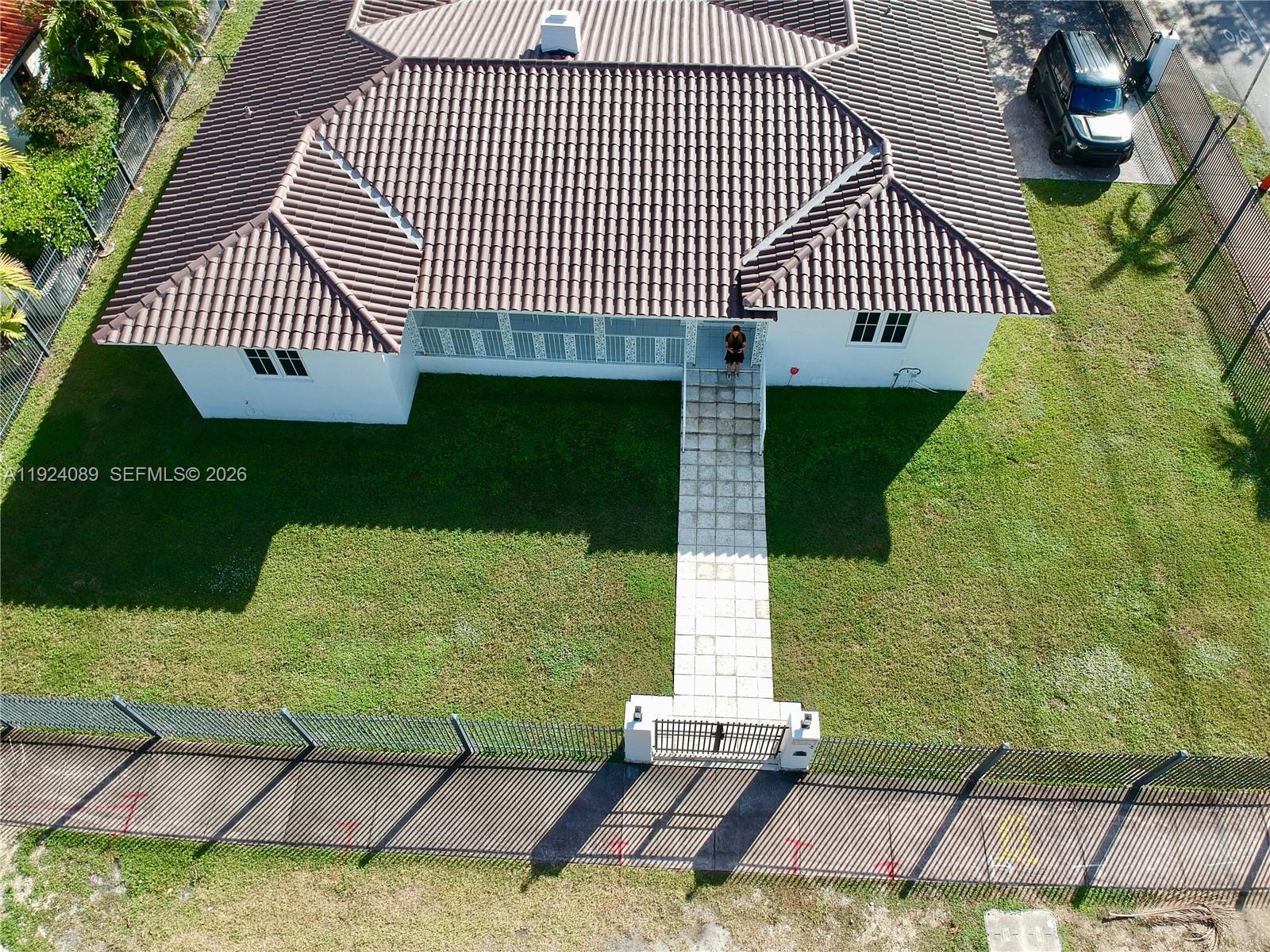 1558 Sevilla Ave - Image 1