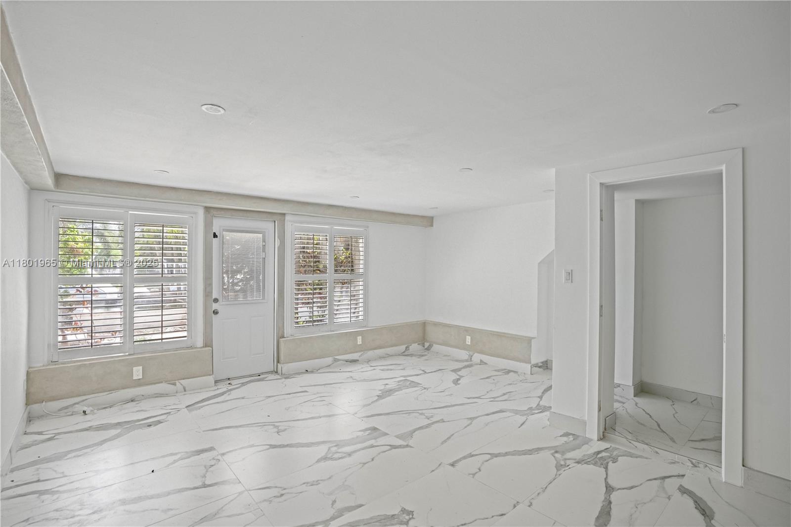 LAUDERDALE ISLES NO 2-BLK - Residential
