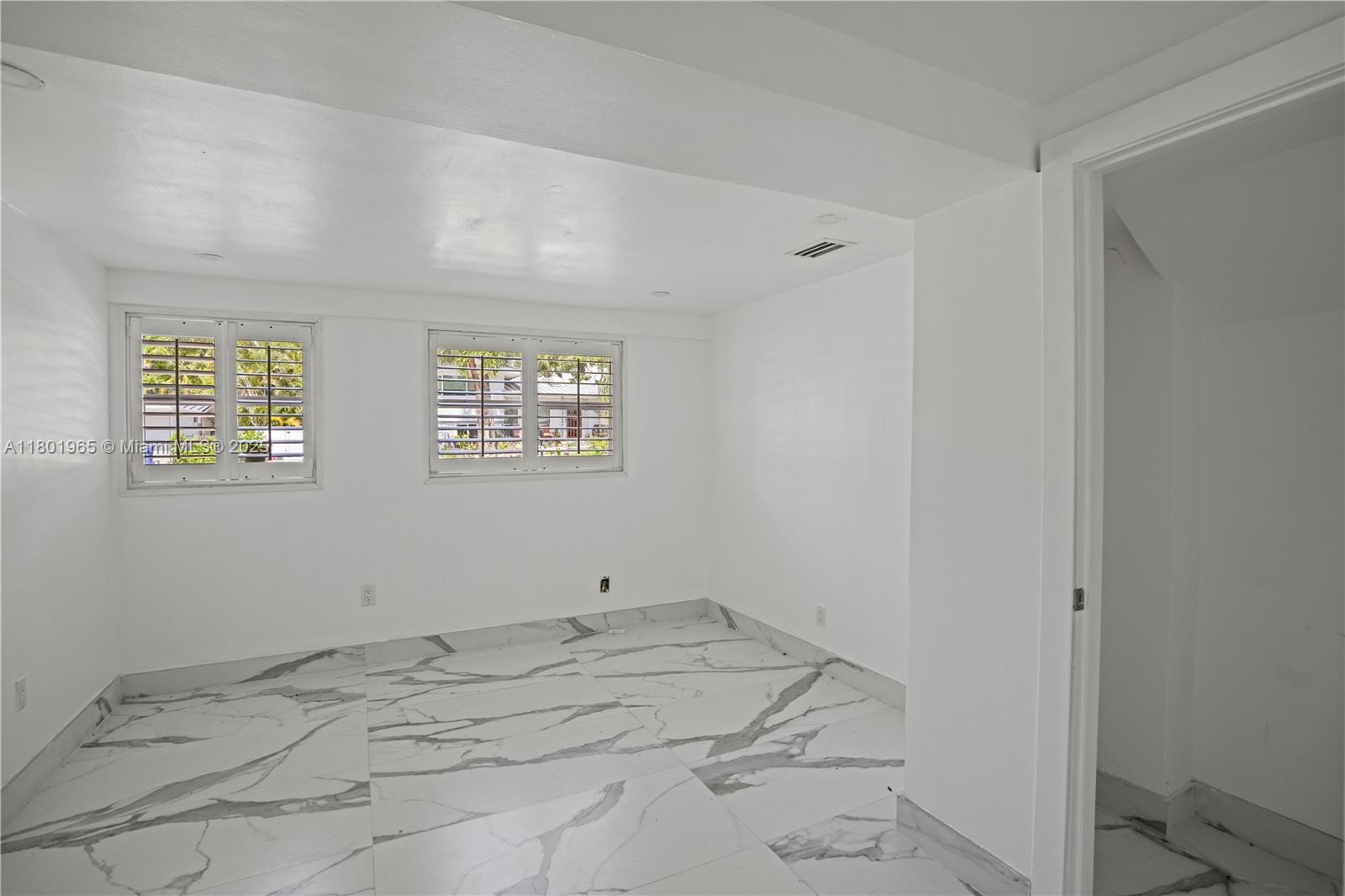 LAUDERDALE ISLES NO 2-BLK - Residential