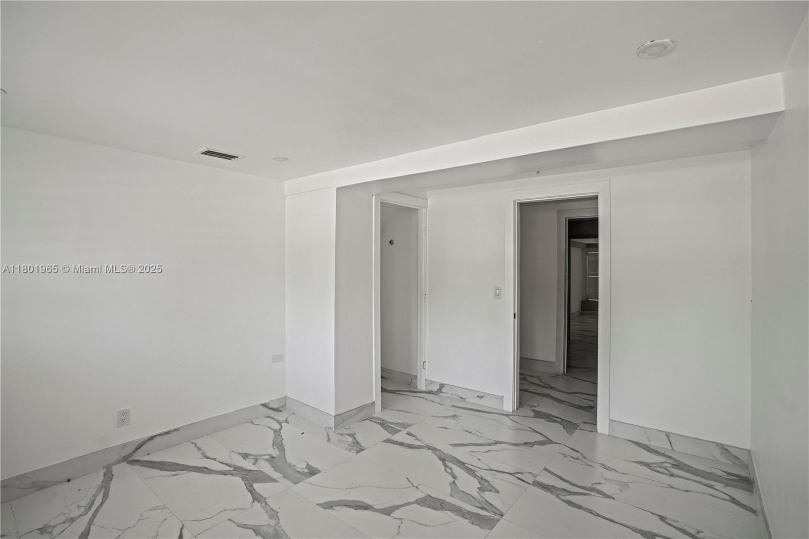 LAUDERDALE ISLES NO 2-BLK - Residential