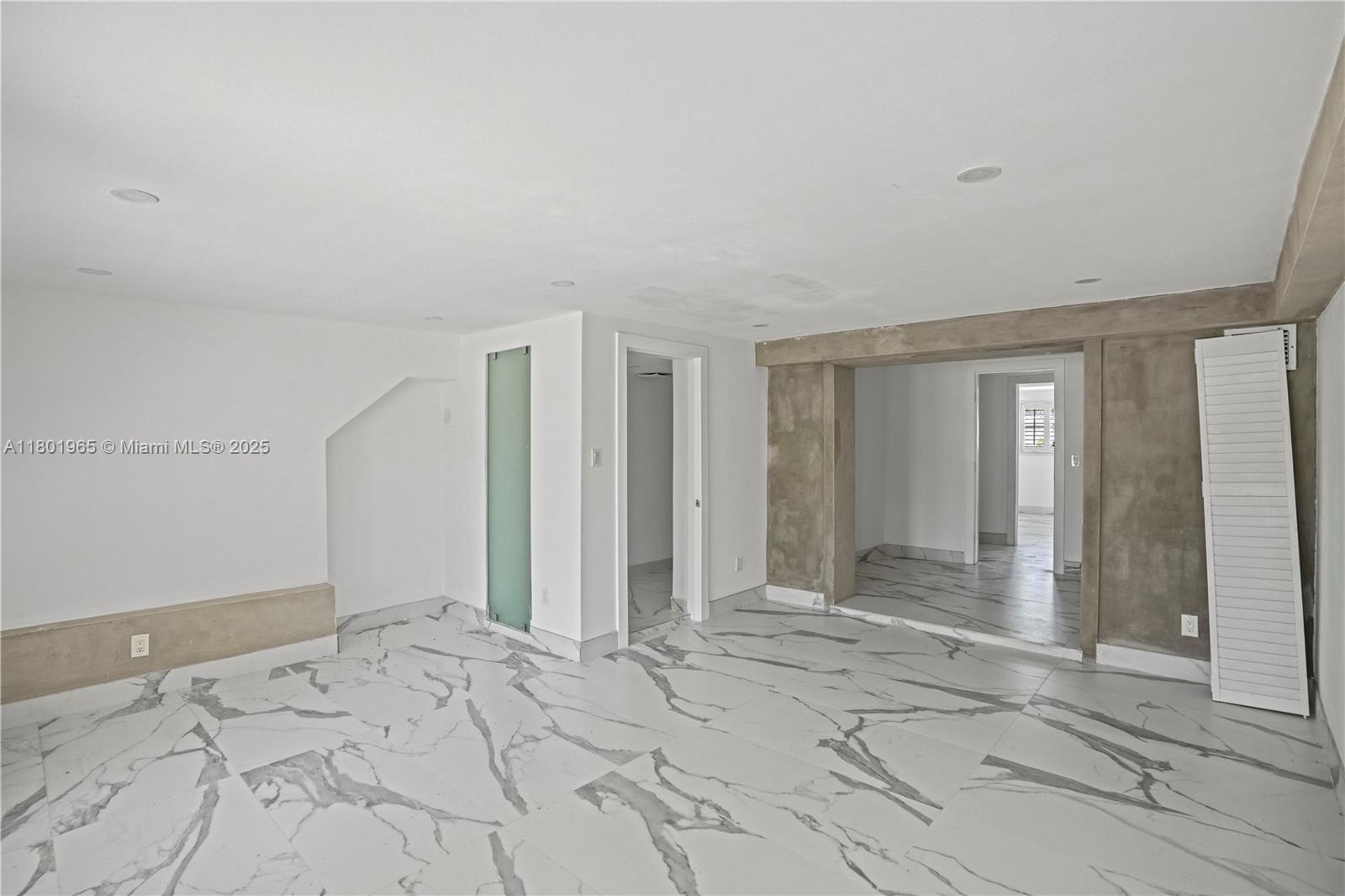 LAUDERDALE ISLES NO 2-BLK - Residential