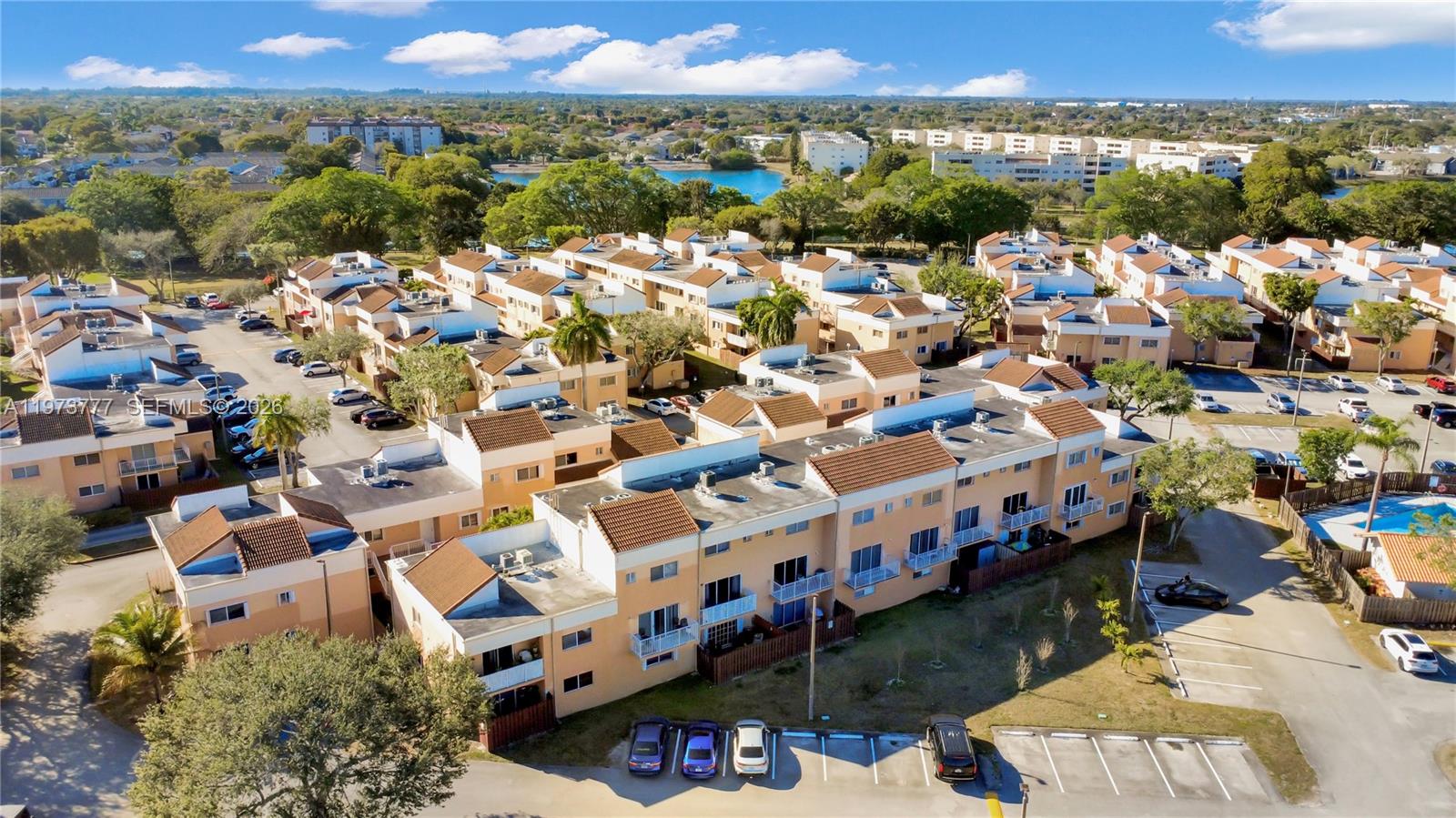 THE SEASONS VILLAS & THMS - Residential