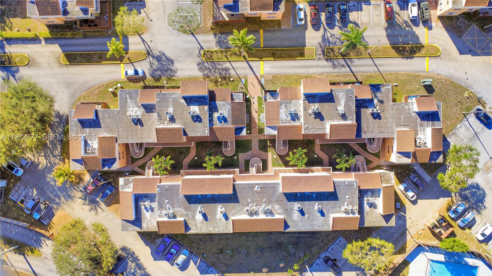 THE SEASONS VILLAS & THMS - Residential