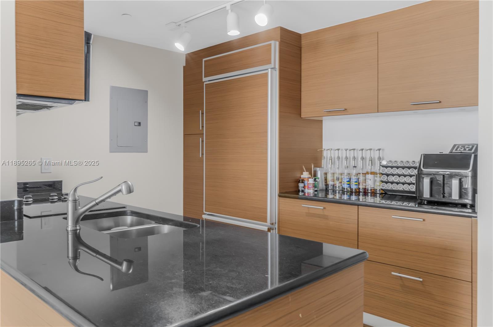 View photos, virtual tours, details... 50 Biscayne Blvd 1505