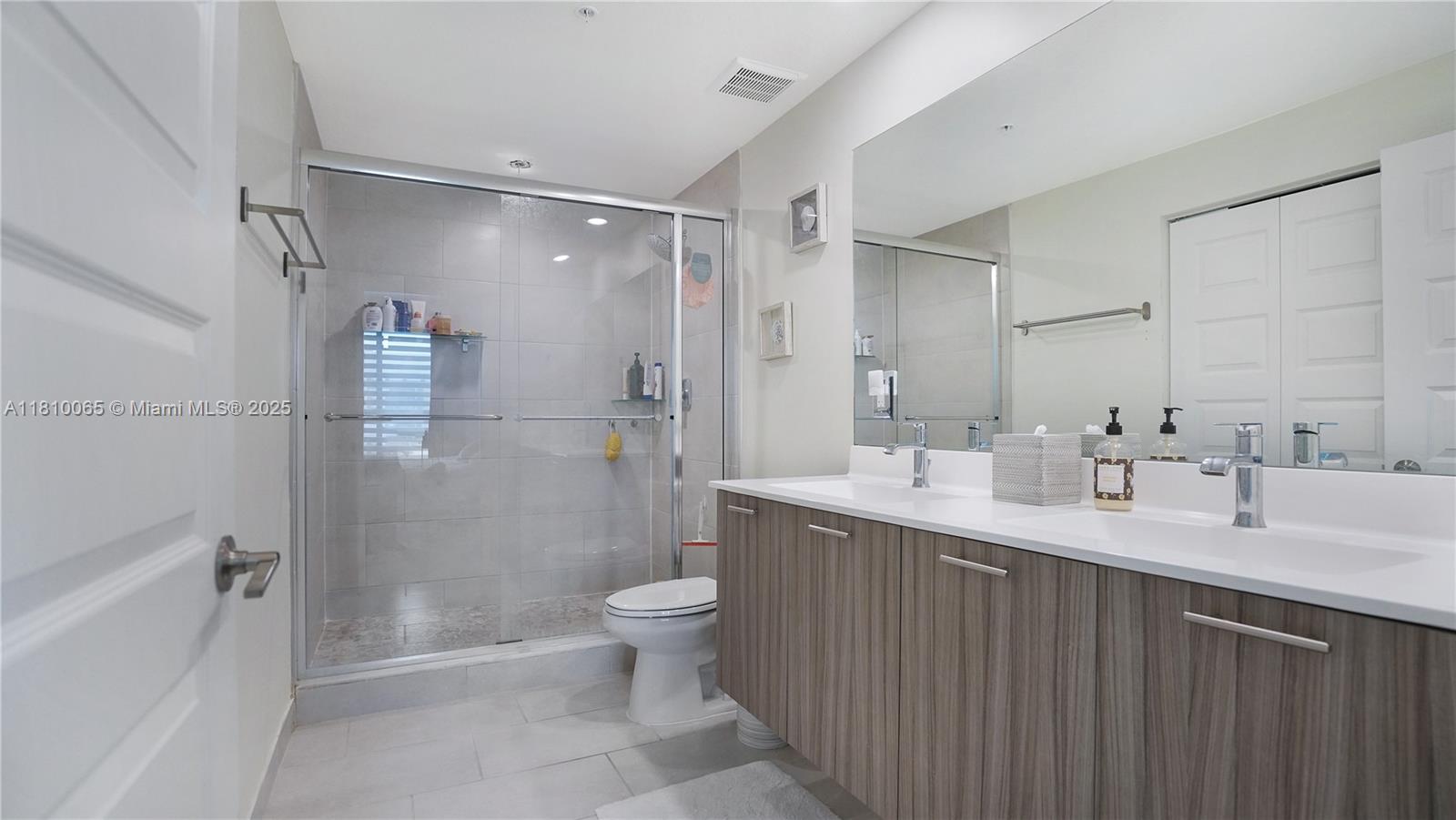 DOWNTOWN DORAL SOUTH PHAS - Residential