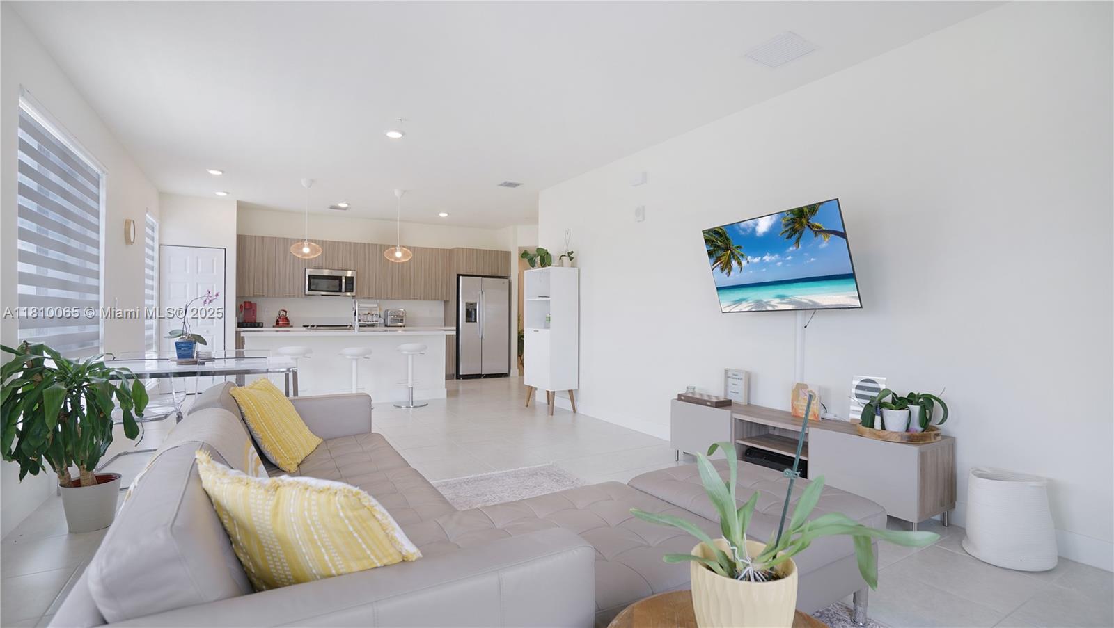 DOWNTOWN DORAL SOUTH PHAS - Residential