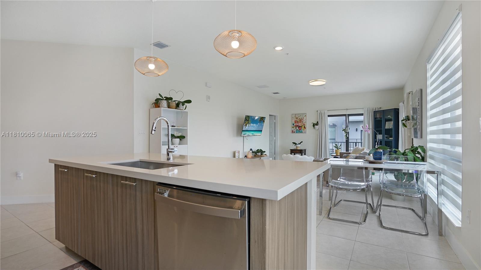 DOWNTOWN DORAL SOUTH PHAS - Residential