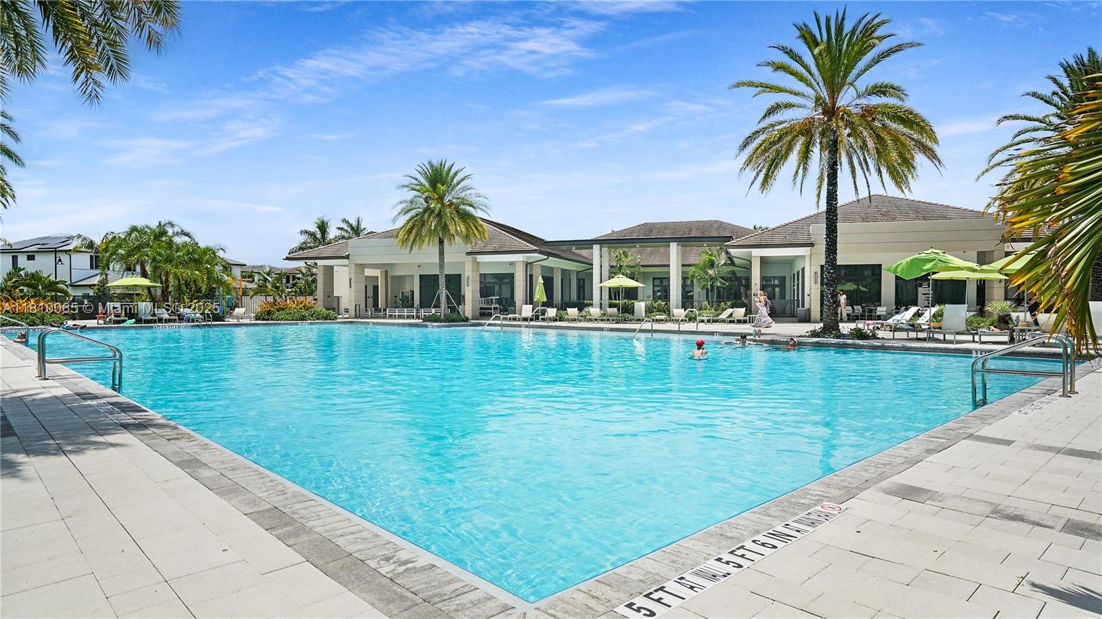 DOWNTOWN DORAL SOUTH PHAS - Residential