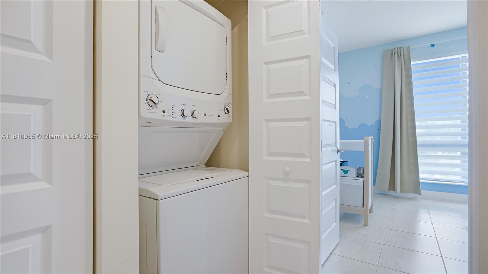 DOWNTOWN DORAL SOUTH PHAS - Residential