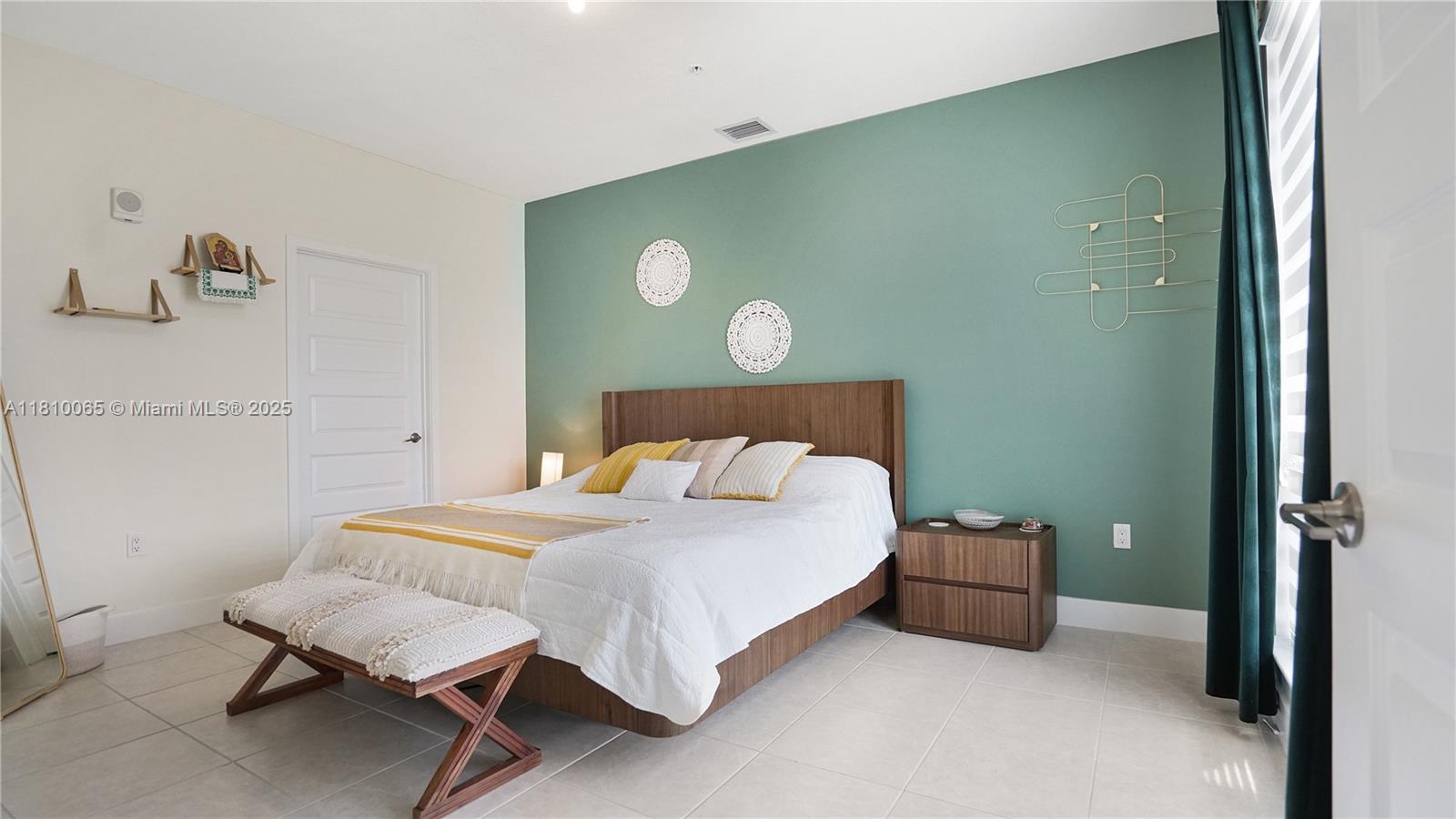 DOWNTOWN DORAL SOUTH PHAS - Residential