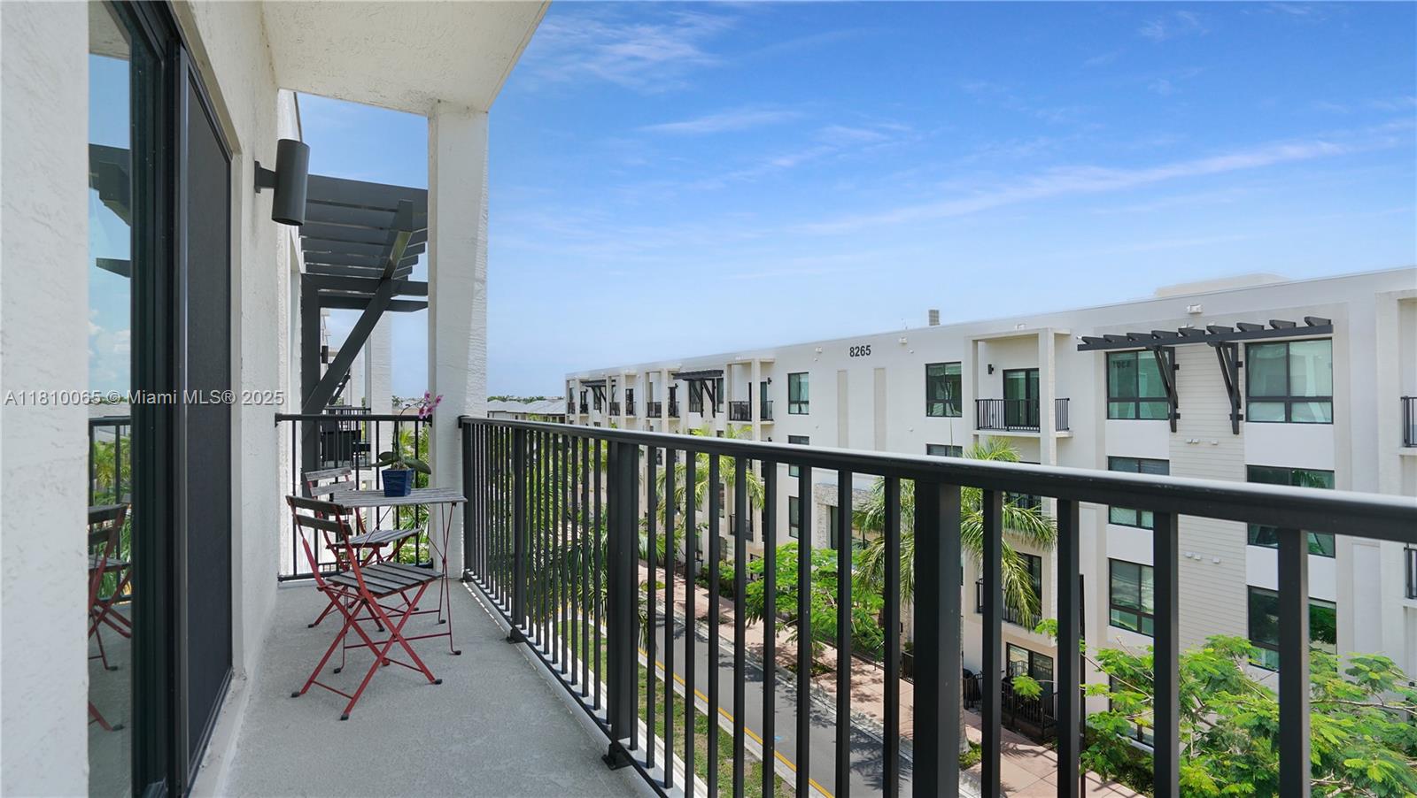 DOWNTOWN DORAL SOUTH PHAS - Residential