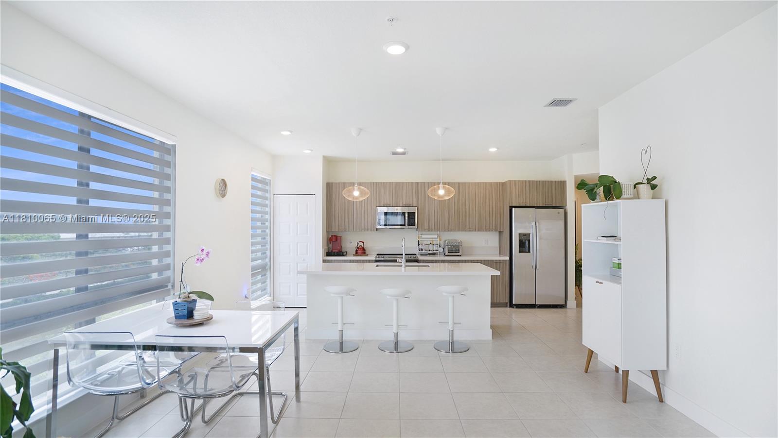 DOWNTOWN DORAL SOUTH PHAS - Residential