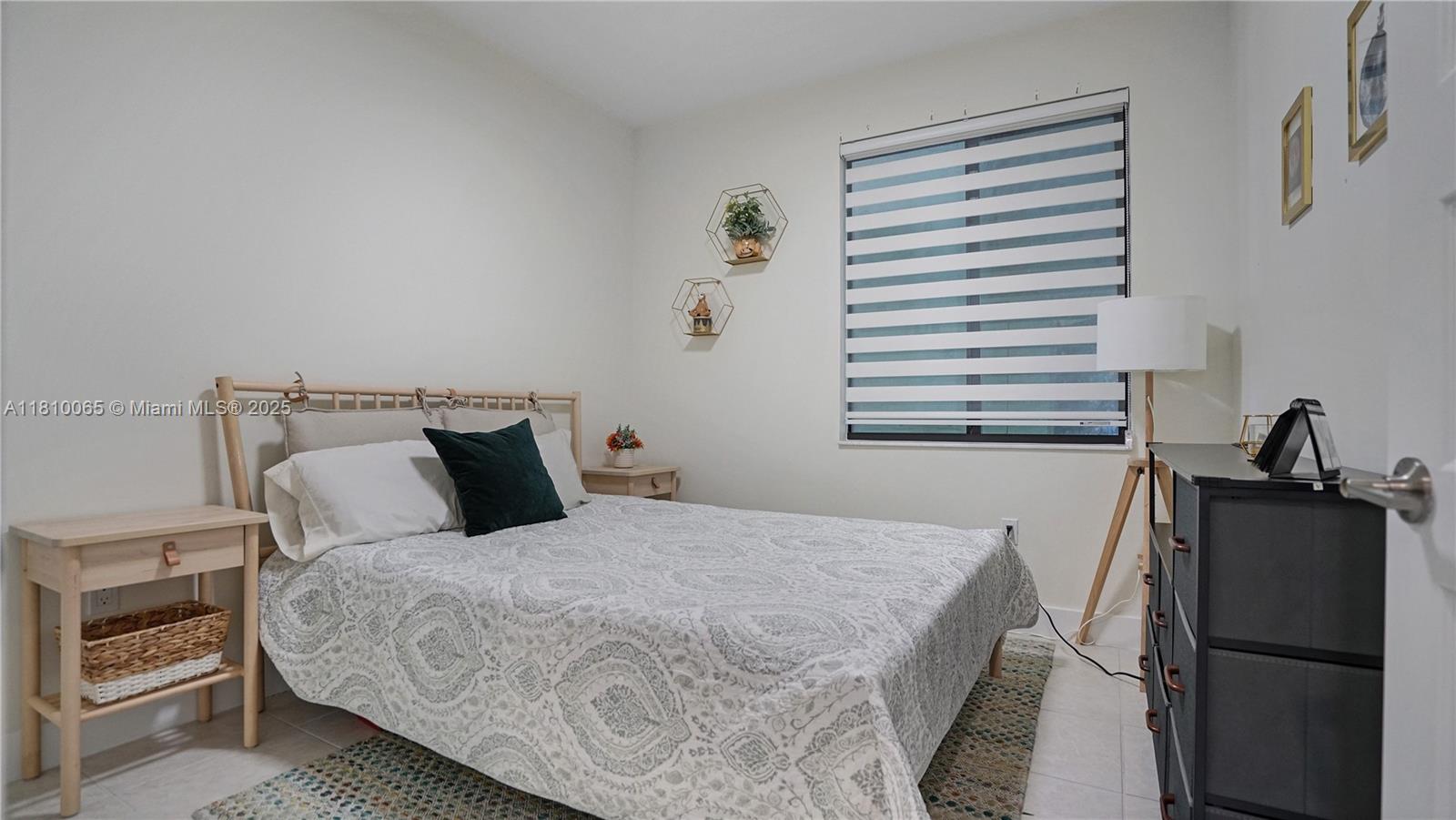 DOWNTOWN DORAL SOUTH PHAS - Residential