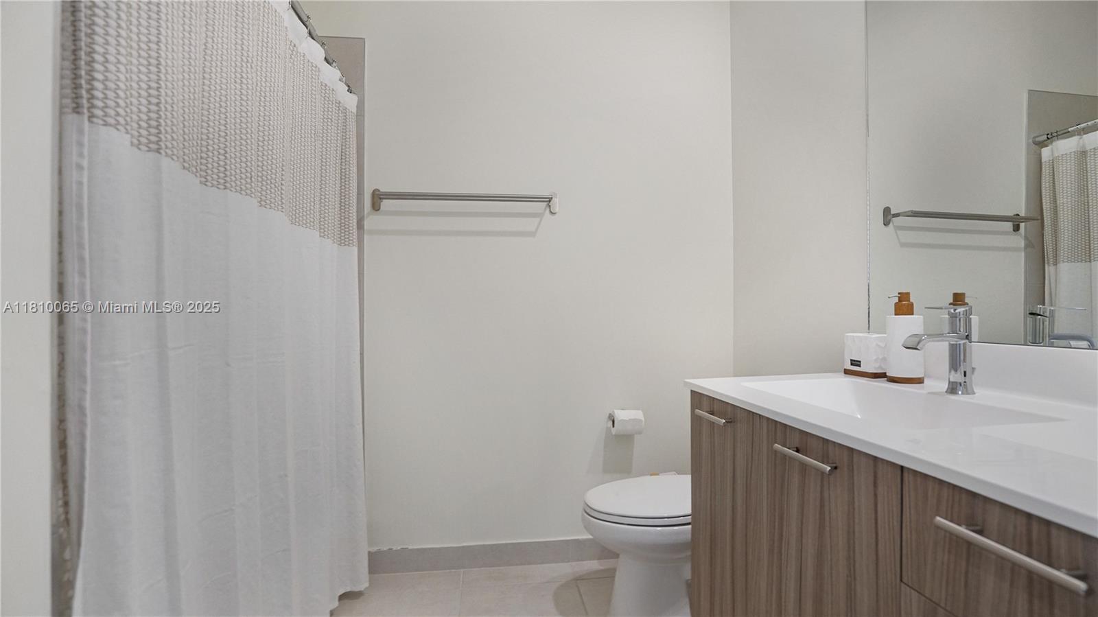 DOWNTOWN DORAL SOUTH PHAS - Residential