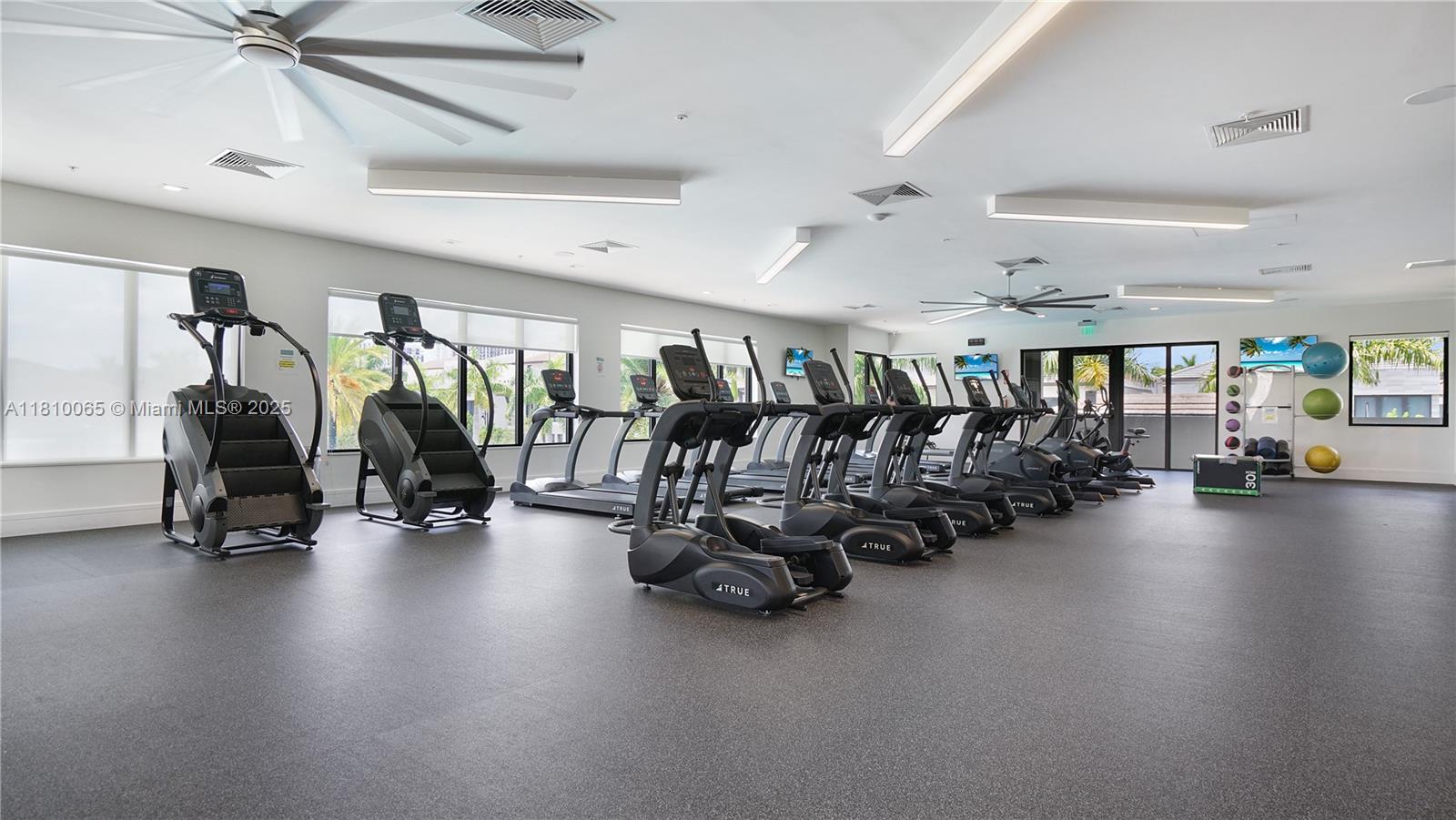 DOWNTOWN DORAL SOUTH PHAS - Residential