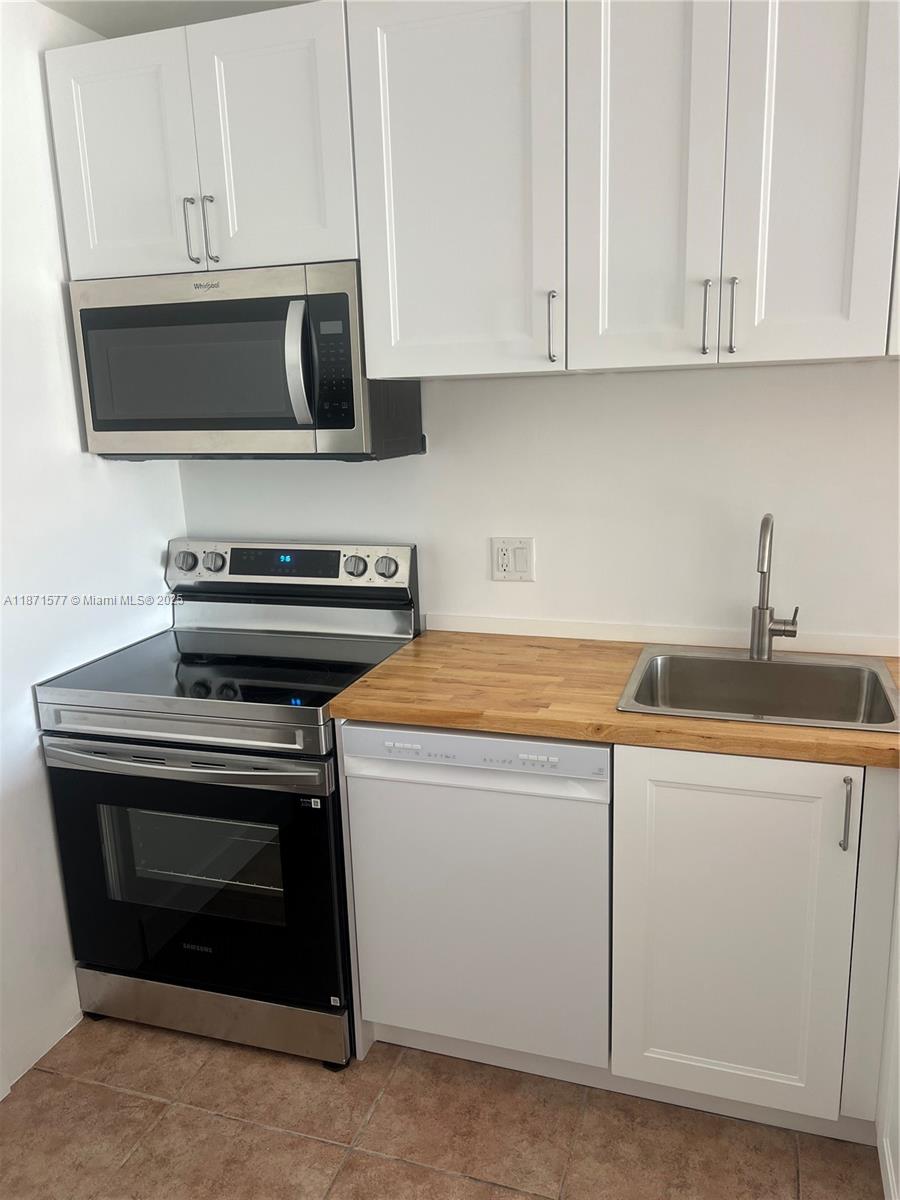 ISLAND PLACE AT NORTH BAY - Residential Lease