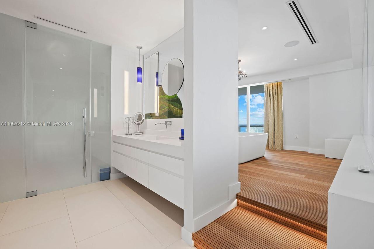 ICON CONDO - Residential