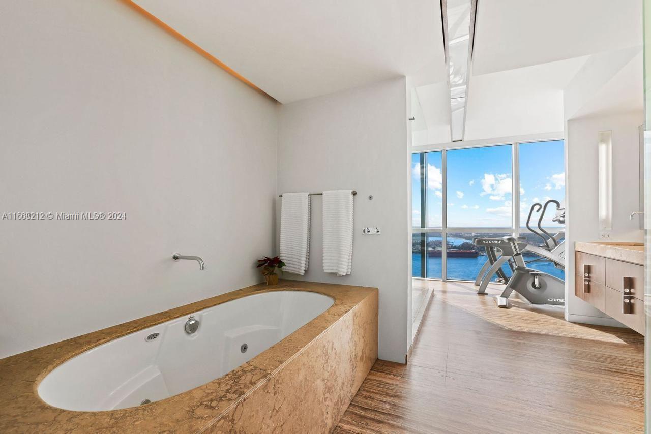 ICON CONDO - Residential