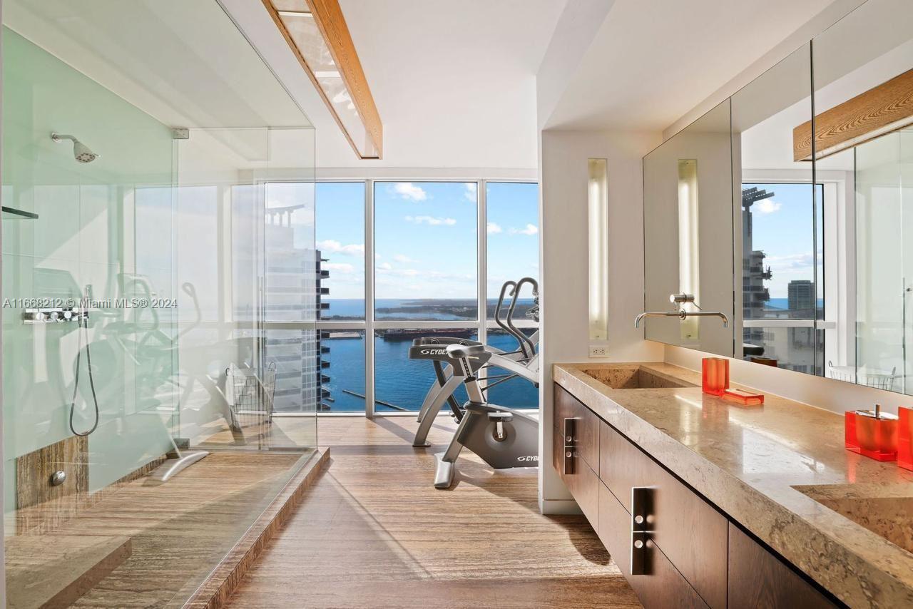 ICON CONDO - Residential