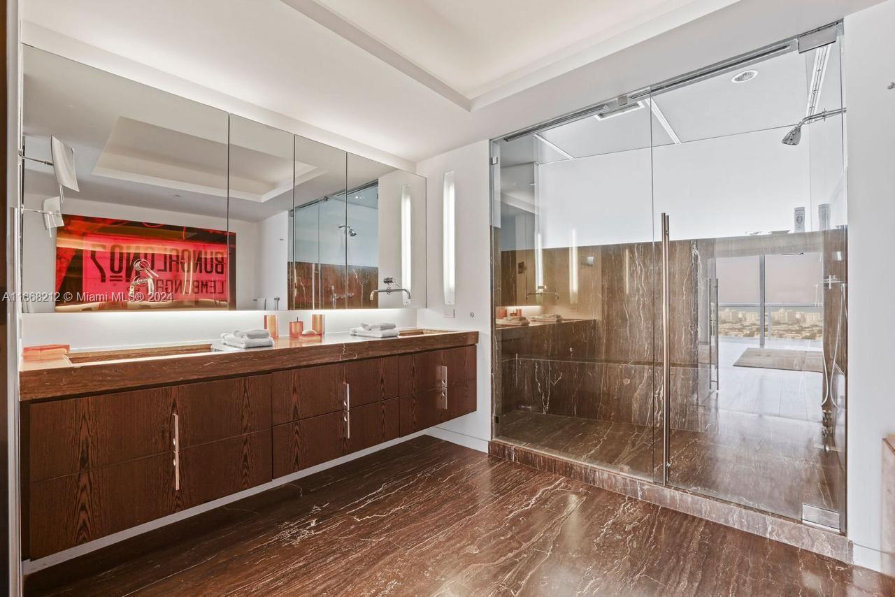 ICON CONDO - Residential