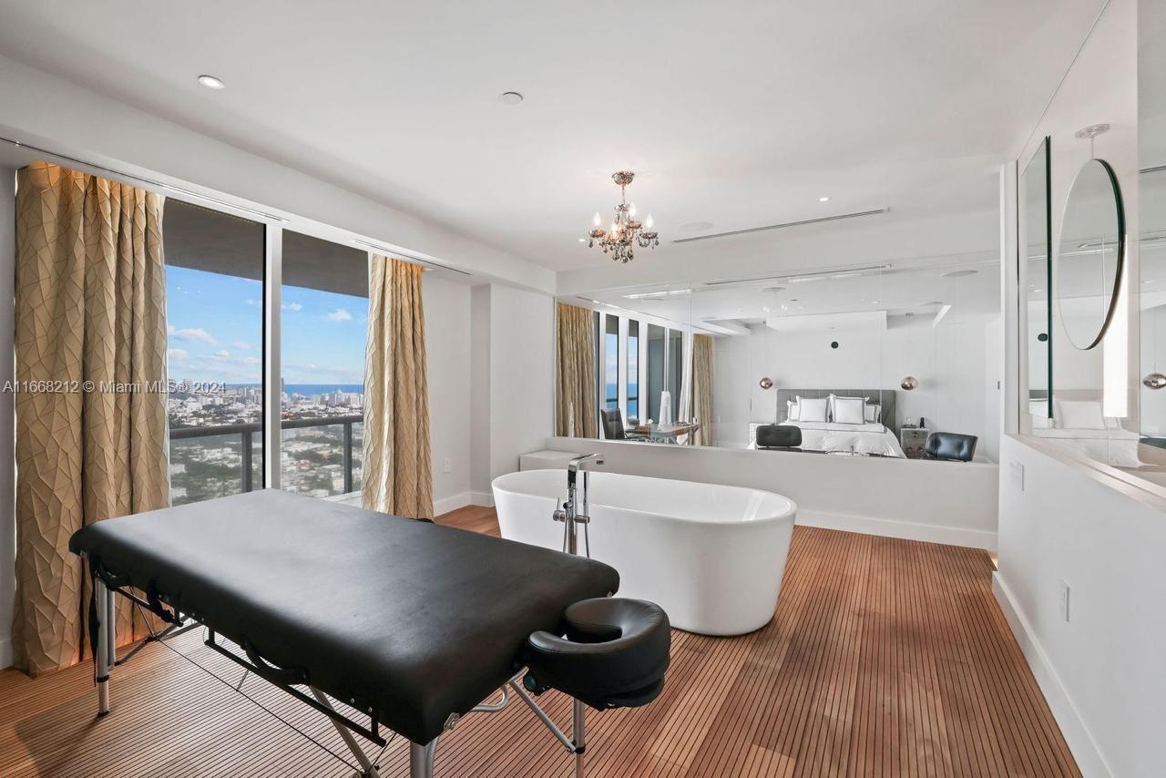 ICON CONDO - Residential
