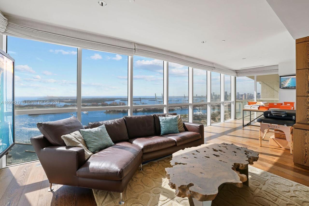 ICON CONDO - Residential