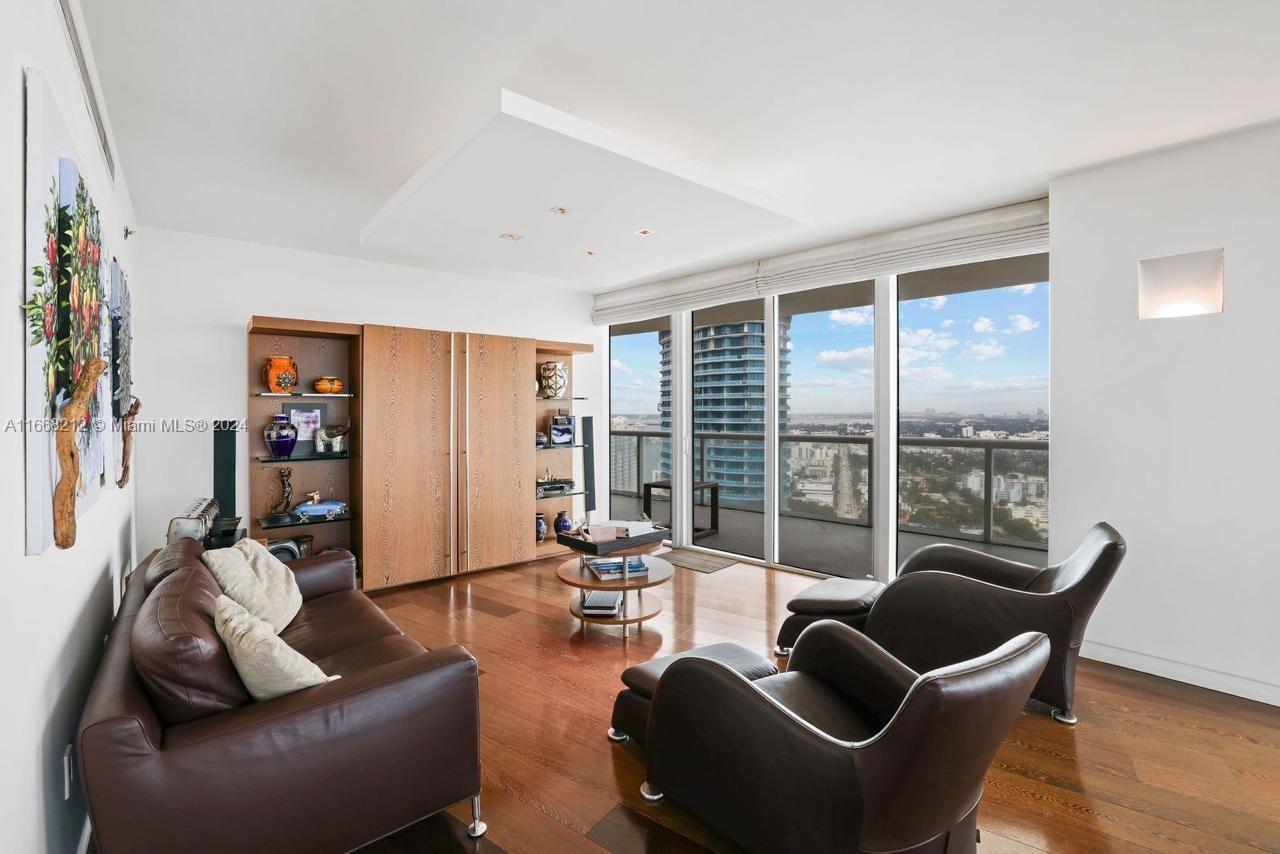 ICON CONDO - Residential