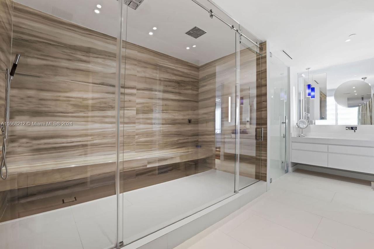 ICON CONDO - Residential